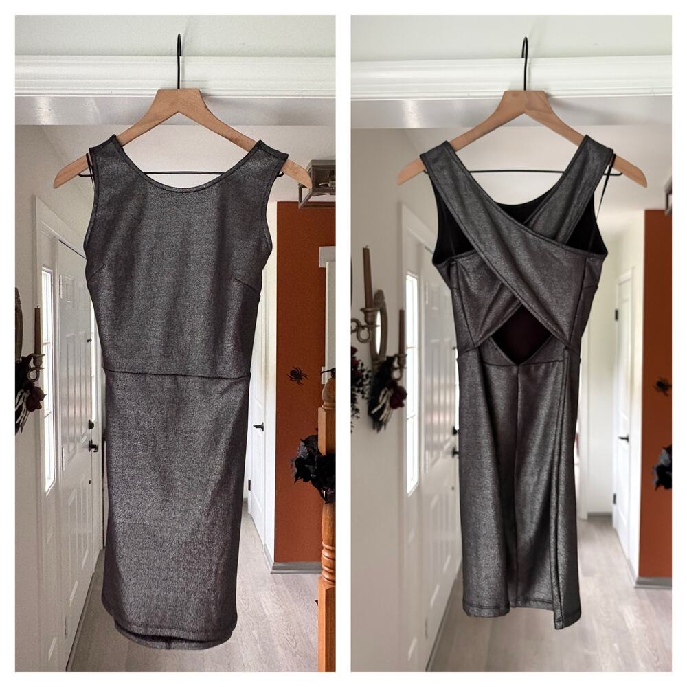 ASTR the Label Silver Metallic Bodycon Mini Dress Large Cross Back Stretchy